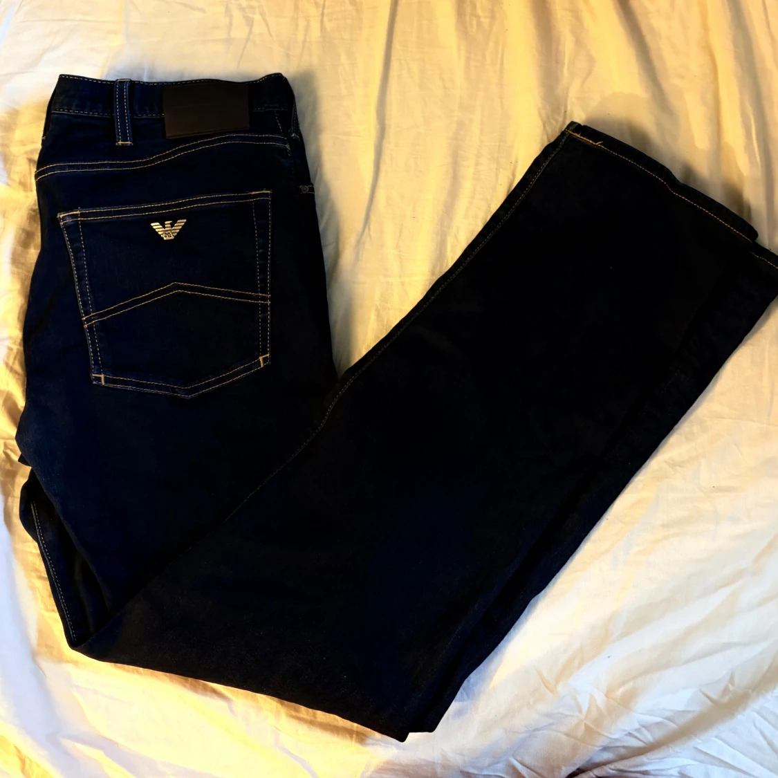 Mörkblå jeans från Armani