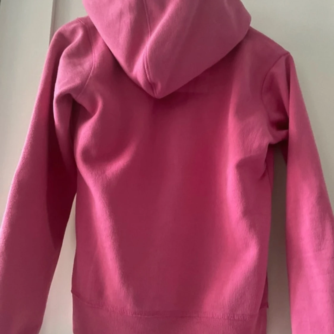 Rosa hoodie från Abercrombie & Fitch - 91