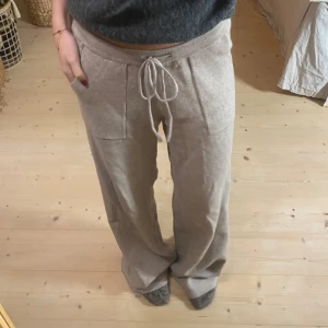 Beige mjukisbyxor - Stickade och perfekta nu för vintern💕