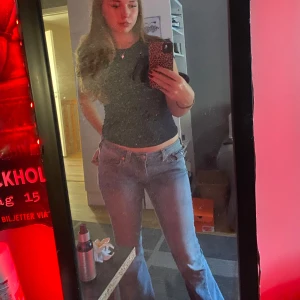 Blå true religion jeans - skitsnygga true religion jeans från Johnell’s! Säljer pga att de är en aning för stora för mig:) Går absolut att diskutera pris💓