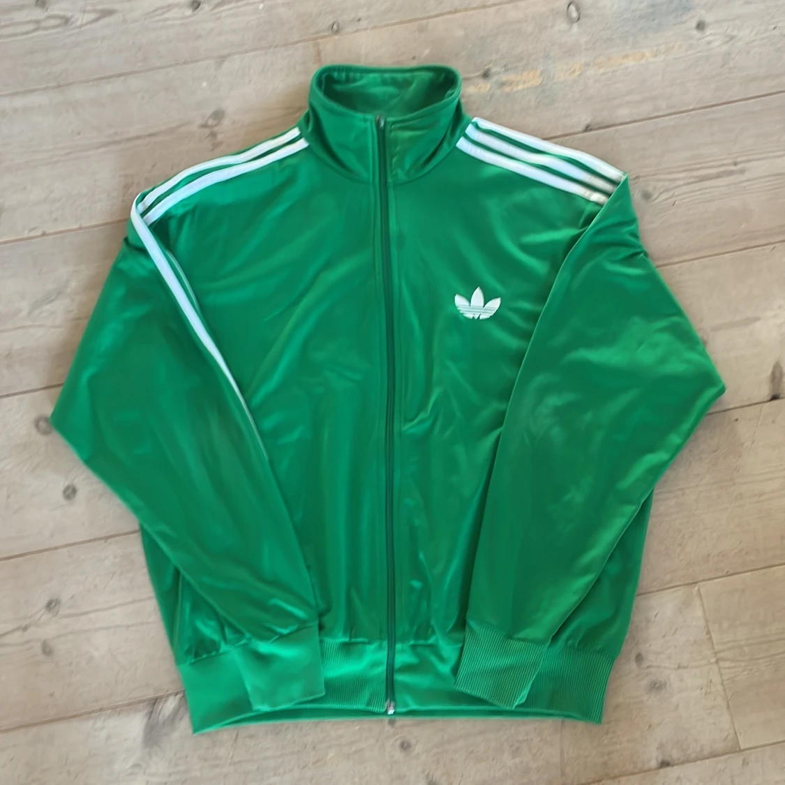 Grön träningsjacka från Adidas