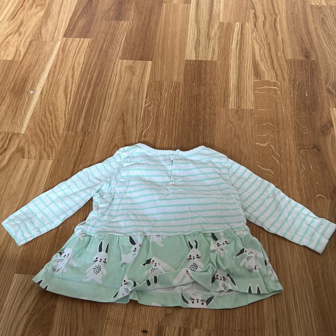 Randig långärmad topp med kaninmotiv - 91