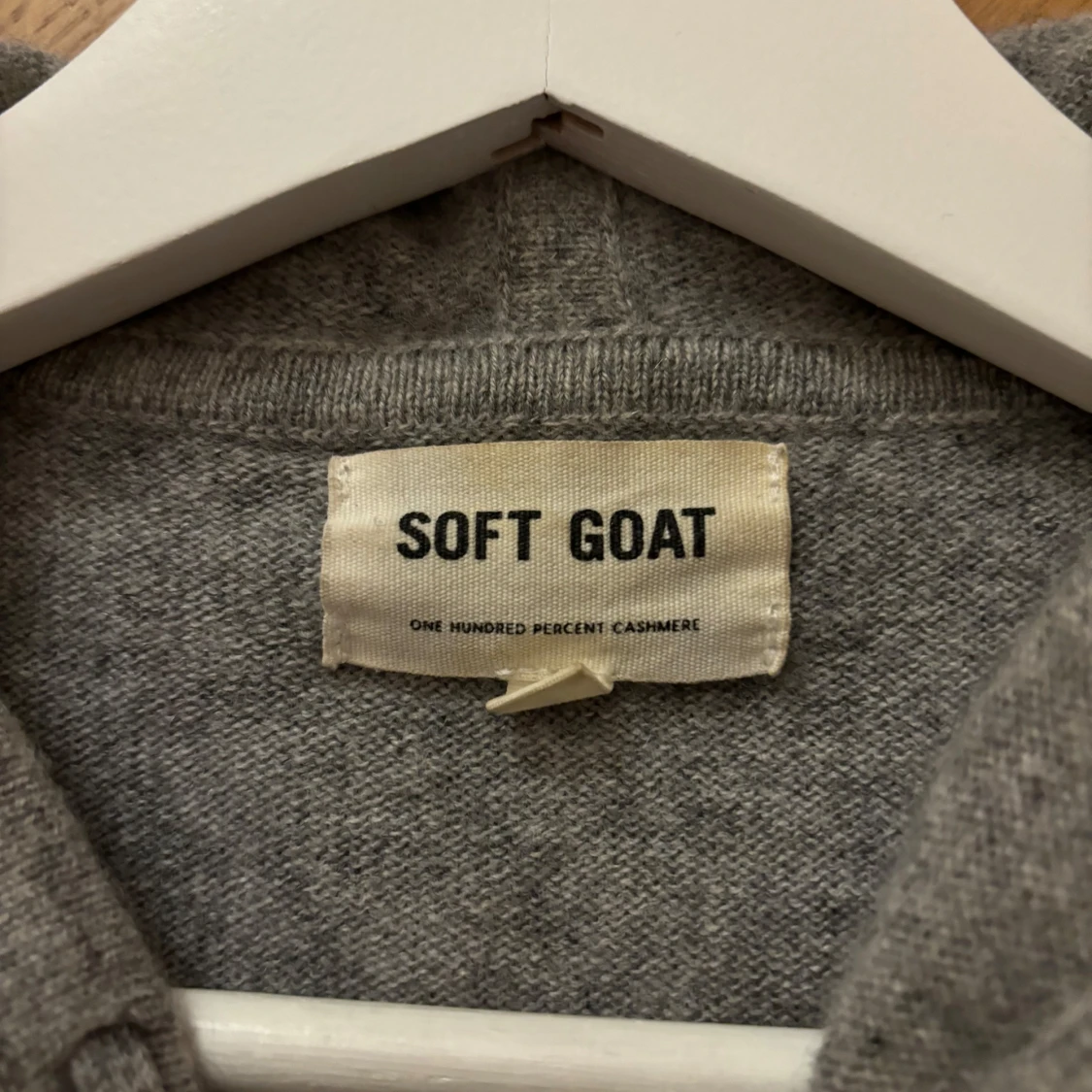 Grå kashmir hoodie från Soft Goat - 92