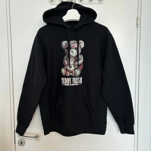 Svart hoodie från Teddy Fresh - Använd ett par gånger. Storlek M.
