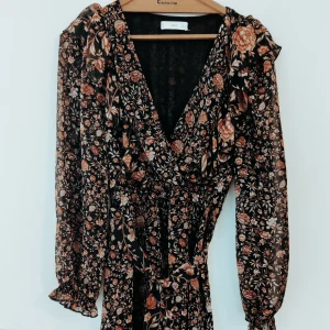 Mango klänning  - Klänning sparsam använd. Pa