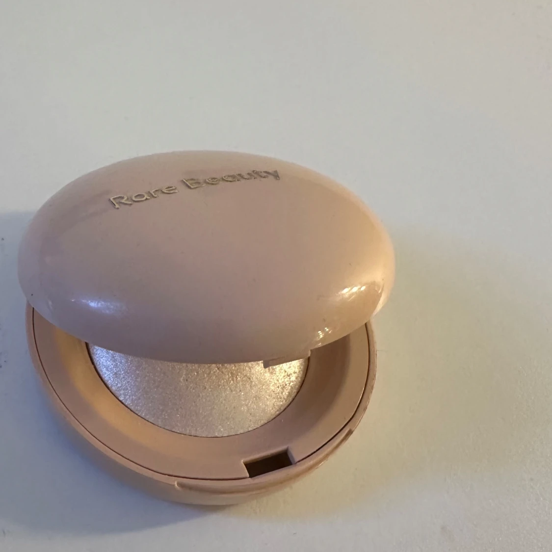 Highlighter från Rare Beauty - 1