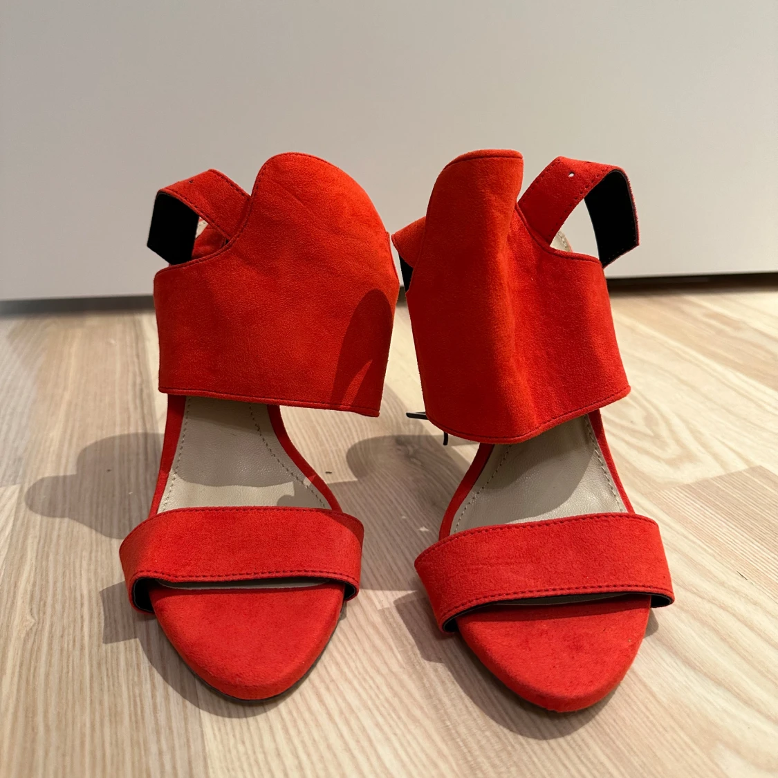 Zara Röda klackskor i mocka - 90