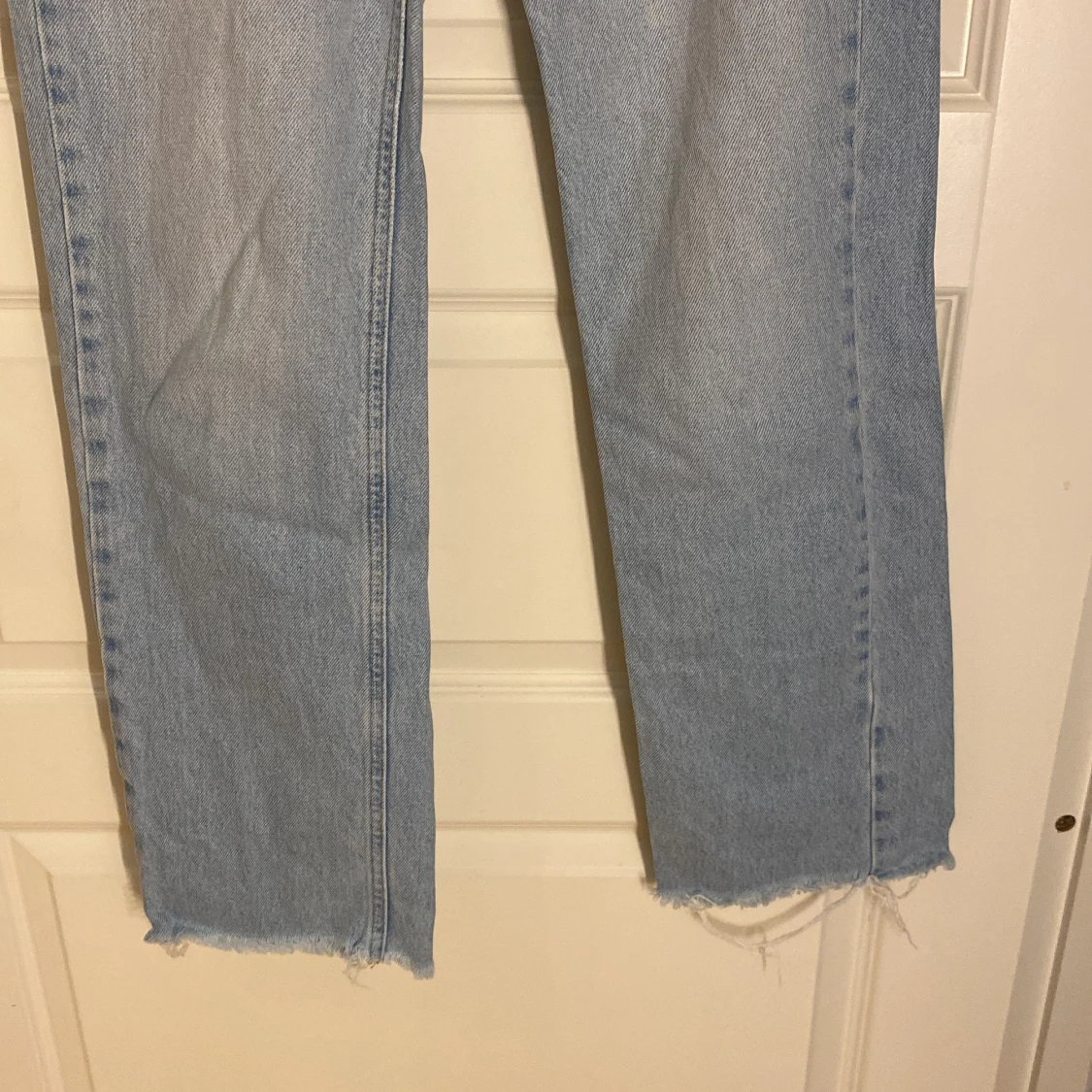 Ljusblå jeans från NA-KD - 90