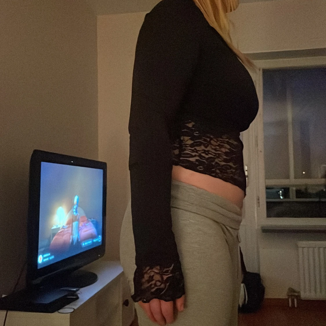 Svart spetsdetaljerad topp - 90