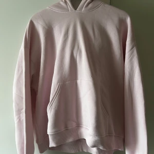 Ljusrosa hoodie från Gina Tricot - Aldrig använd!