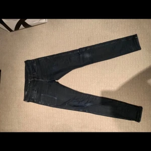 Svarta skinny jeans - Snygga svarta gstar skinny jeans använt 1 gång 