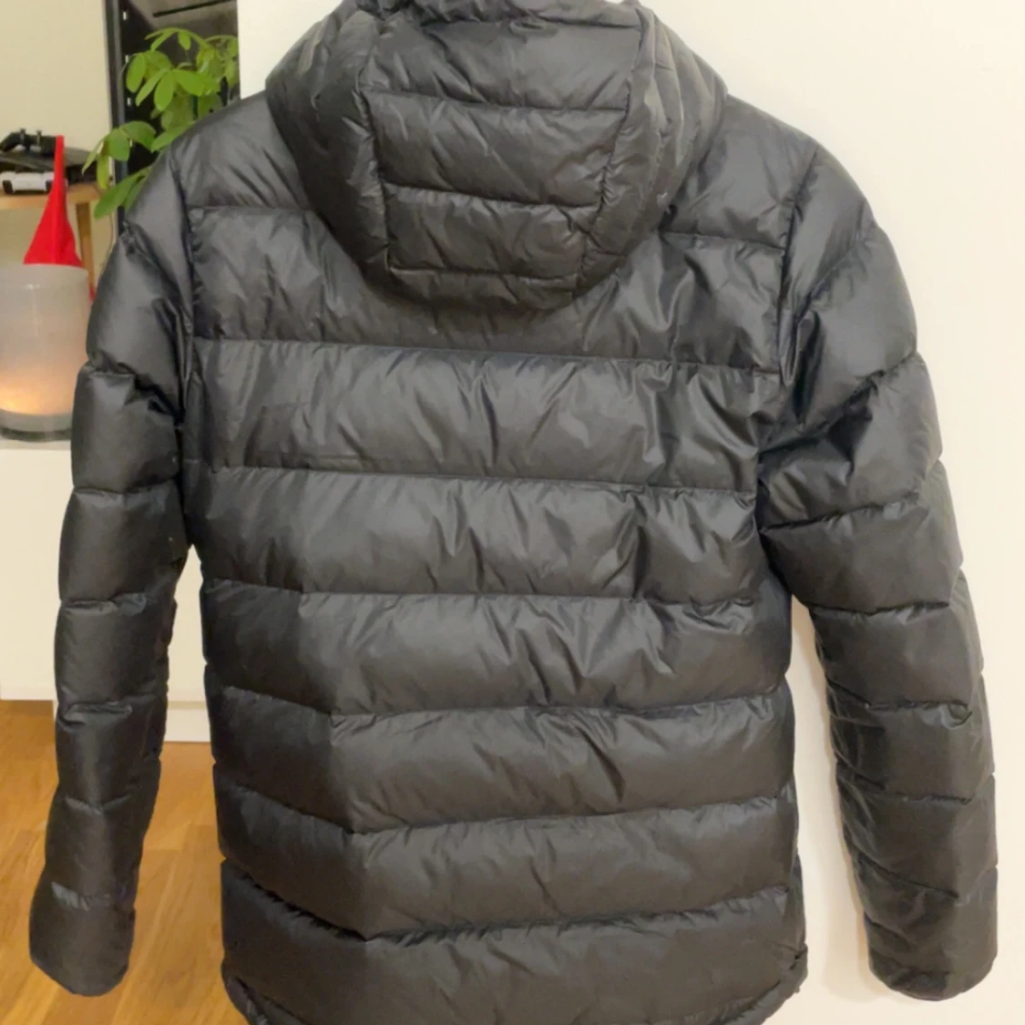 Svart dunjacka från Peak Performance - 90