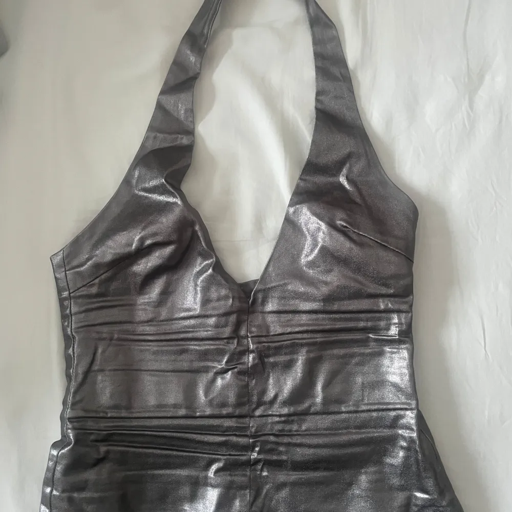 Snyggaste halterneck silvrig topp från zara. Perfekt till fest. Yläosat.