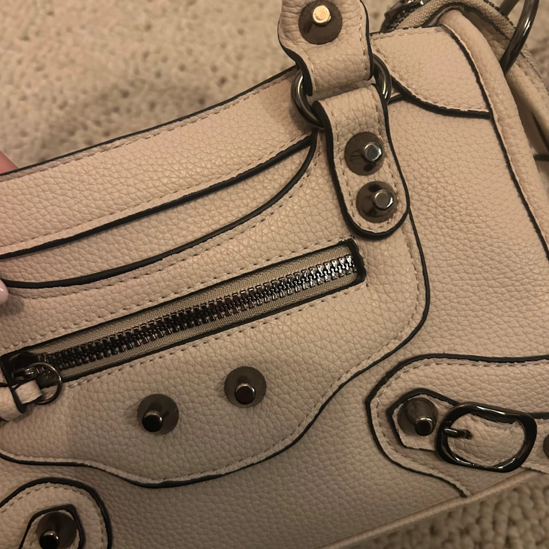 Beige balencuaga liknande väska  - 91