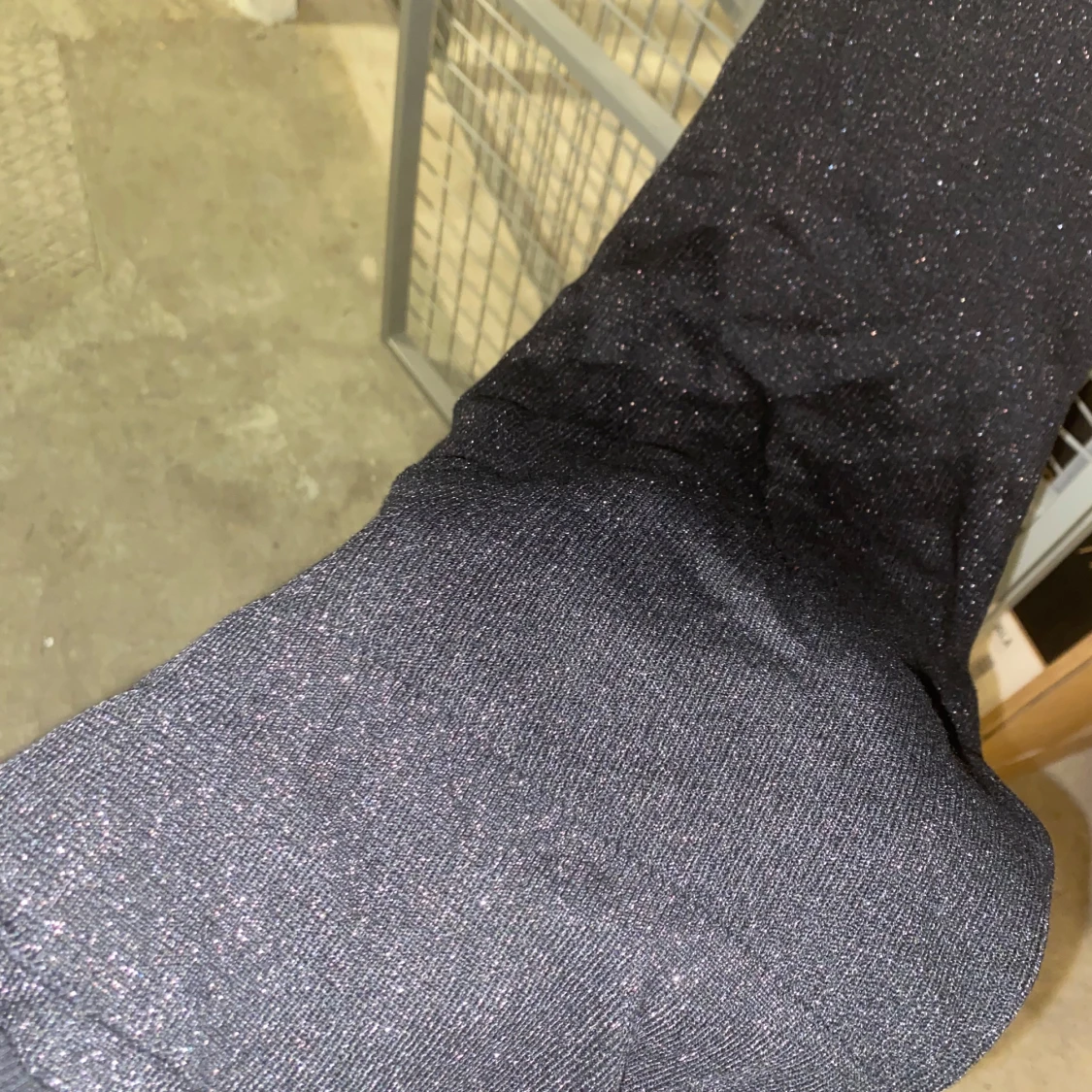 Svart glittrig klänning - 91