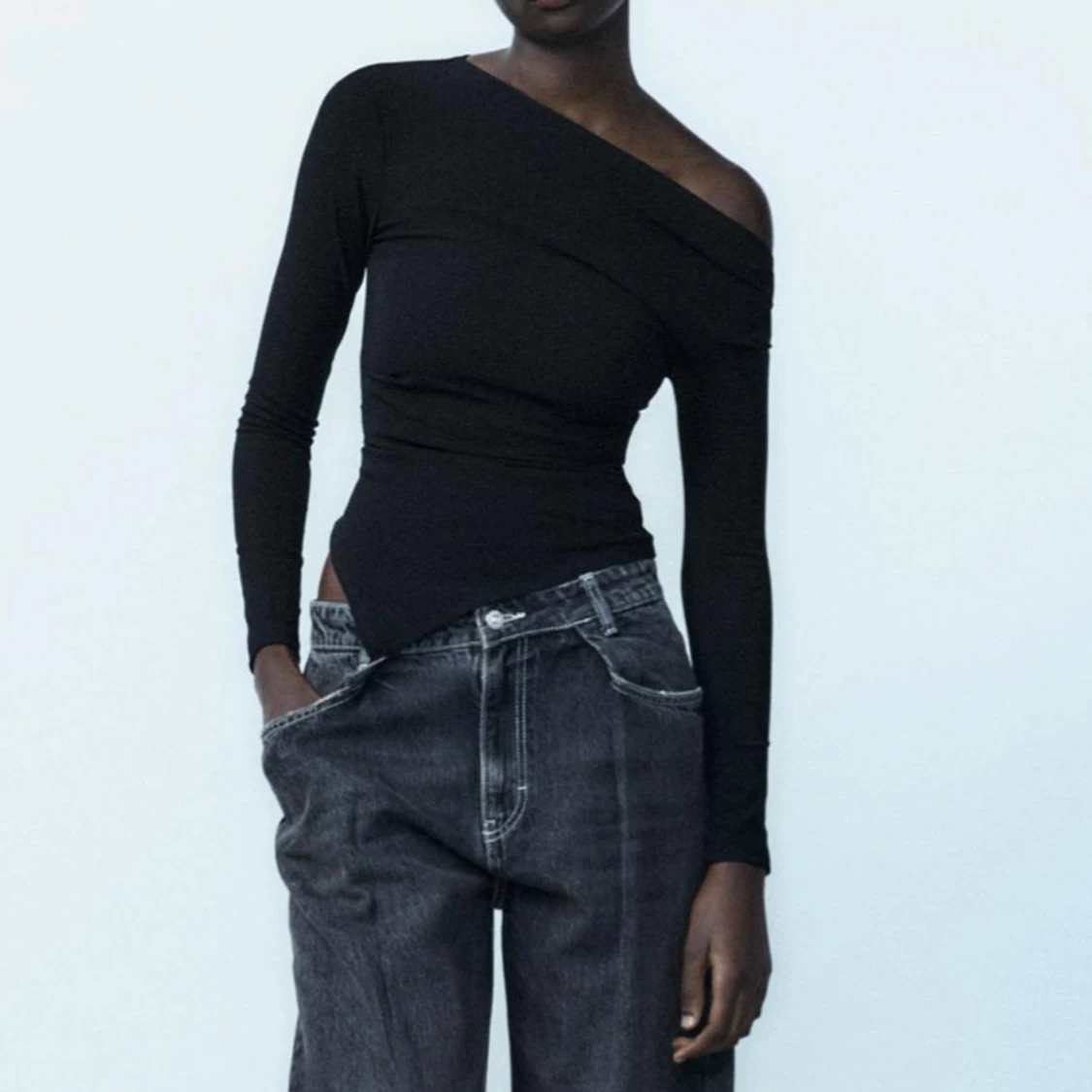 Svart oneshoulder topp