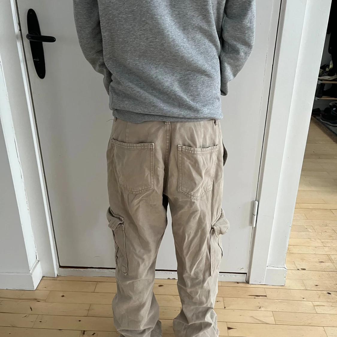 Beige cargobyxor - 90