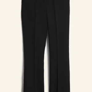 Svarta kostymbyxor - Super snygga svarta kostym byxor från bikbok, är utsvängda. Knappt använda med inga defekter. Säljer då de är för små för mig💞💞