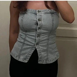 Demin topp - Demin topp från Hm i strl Xs endast använd 1 gång!😄