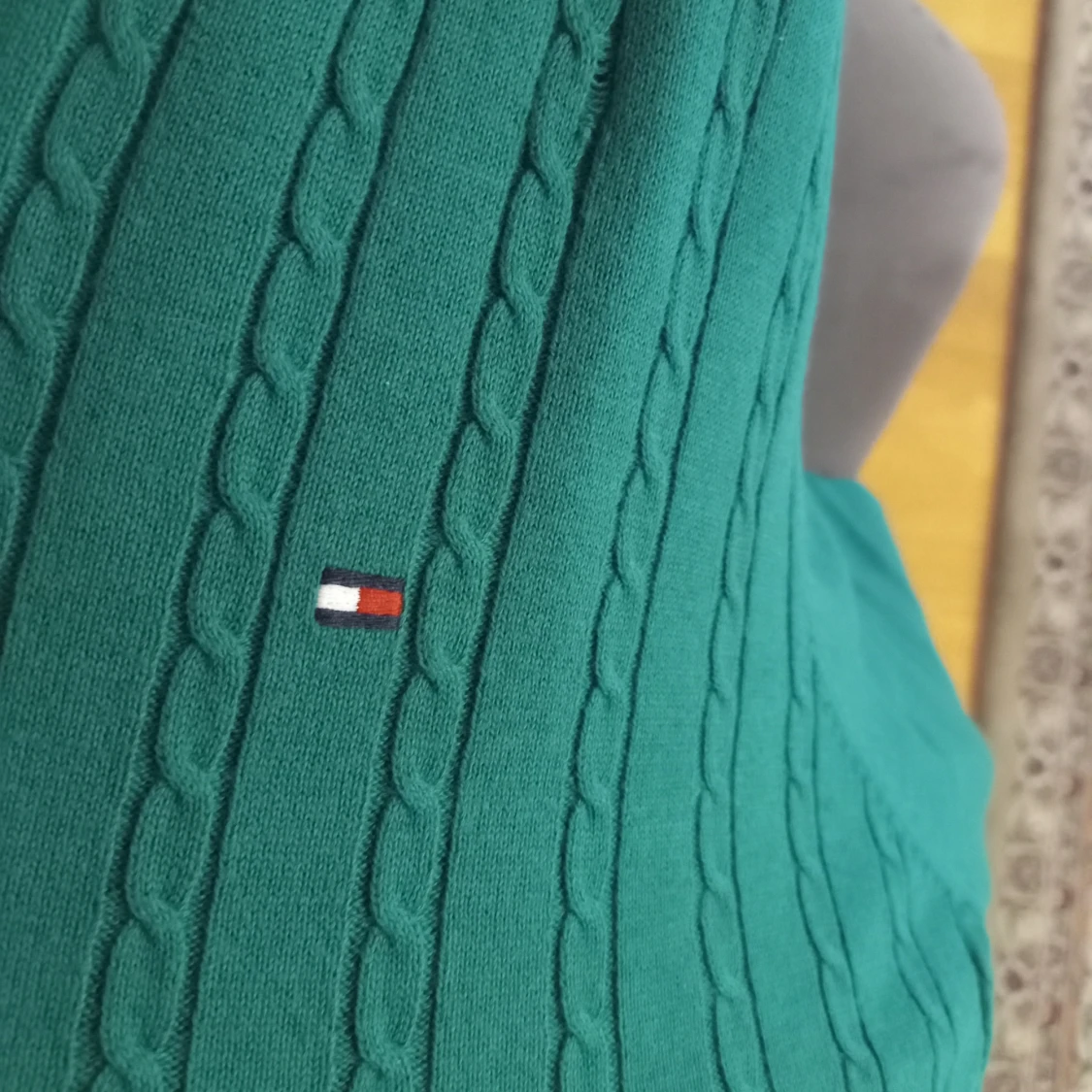 Grön tröja från Tommy Hilfiger - 90