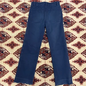 Acne studio - Acne studio byxor. Skick 8/10. Mörkblåa byxor. Midja 40cm. Ytterben 102-3cm. Innerben 73-4cm. Benöppning 22cm