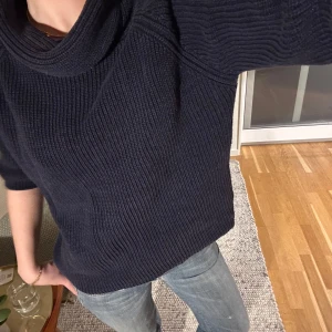 Polotröja - Säljer denna älskade polotröjan från Edblad!! Sitter jättesnyggt på och finns ej kvar att köpa i butik⭐️