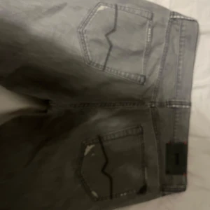 Grå lågmidiade jeans - Snygga lågmidiade bootcut jeans. Pris kan diskuteras!💕