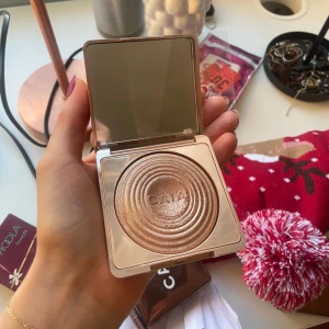 Caia highlighter - Endast testad med nytvättad borste! Nypris 395!