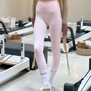 Rosa Exercere träning tights - Superfina rosa träningstights från Exercere som jag endast har provat så alltså i nyskick!  🤍🤗 köpta för 864kr 