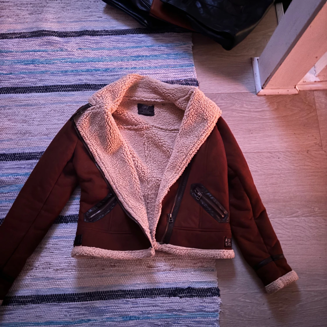 Brun jacka med teddyfoder - 90