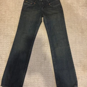 Mörkblå jeans från G-Star - Säljer ett par svarta jeans från G-Star i rådenim. Har en straight fit. Aldrig används 
