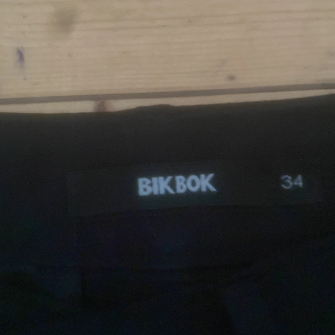 Svarta byxor från Bik Bok - 90
