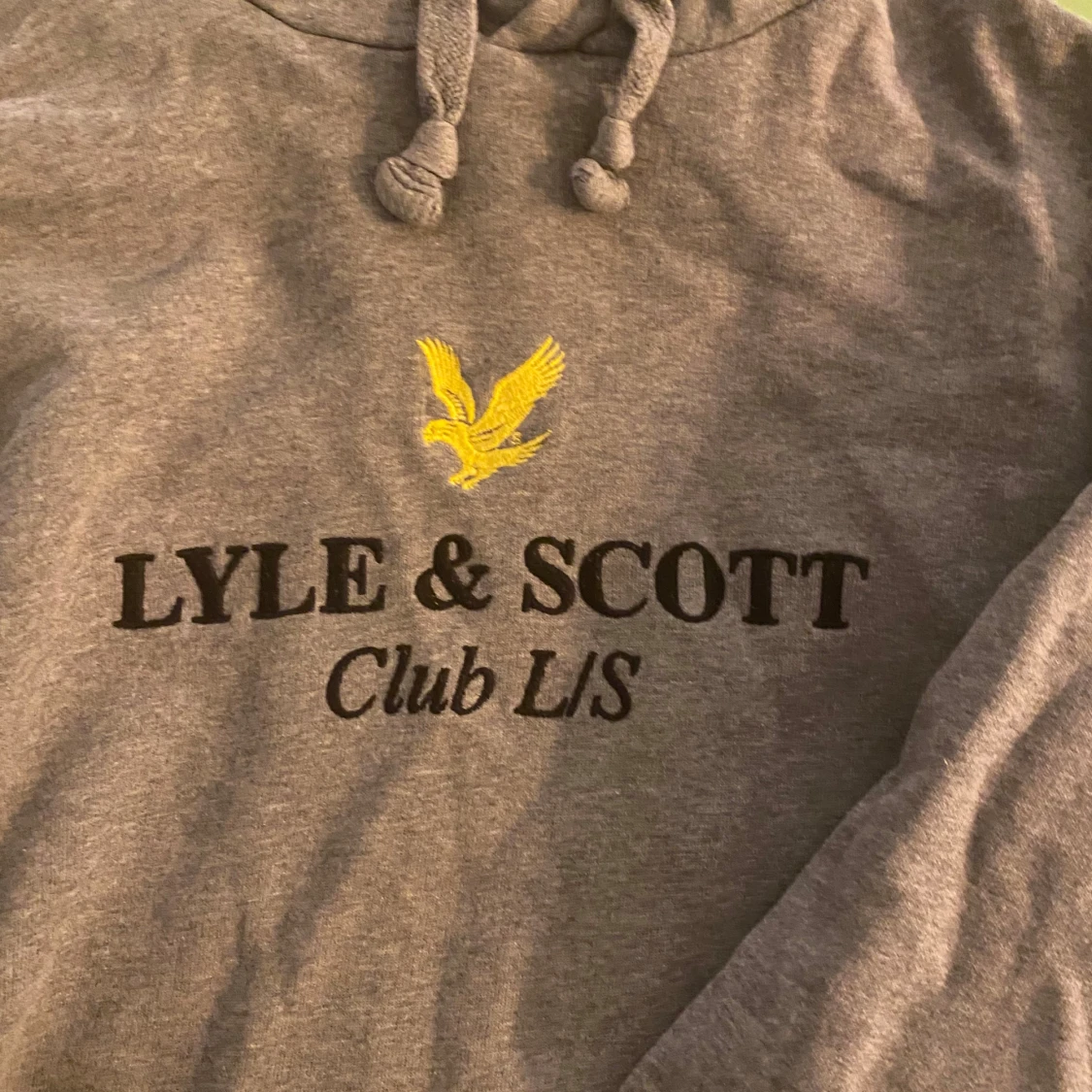 Grå hoodie från Lyle & Scott - 92