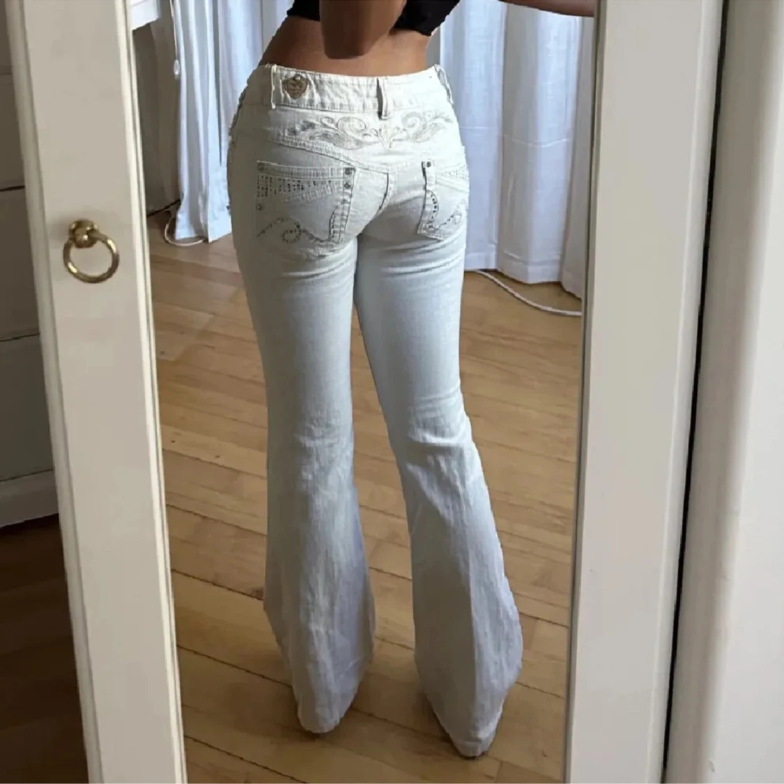 Lågmidjade vita bootcut jeans - 90
