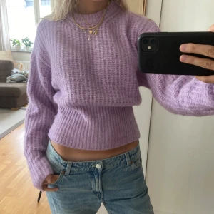 Stickad tröja - Stickad tröja från zara, nyskick!💜fraktar eller möts upp i Stockholm 