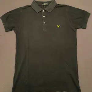 Vintage Lyle & Scott pike i storleken S, men sitter som en mindre XS eller XXS.