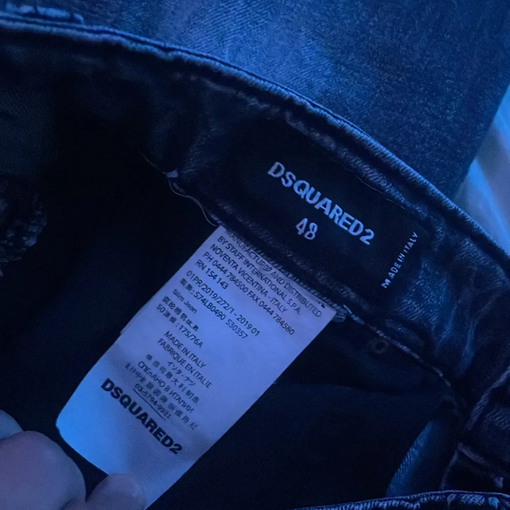 Fick av min storebror äkta Dsquared 2 jeans . Jeans & Byxor.