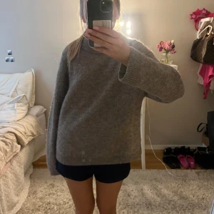 stickad tröja  - Från HM, så snygg fin färg till hösten i wool/alpacka material💕💕💕
