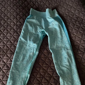 Tränings tights  - Gymshark ljusblå träningstights. Nyskick. Säljs då de är för små. Stl S