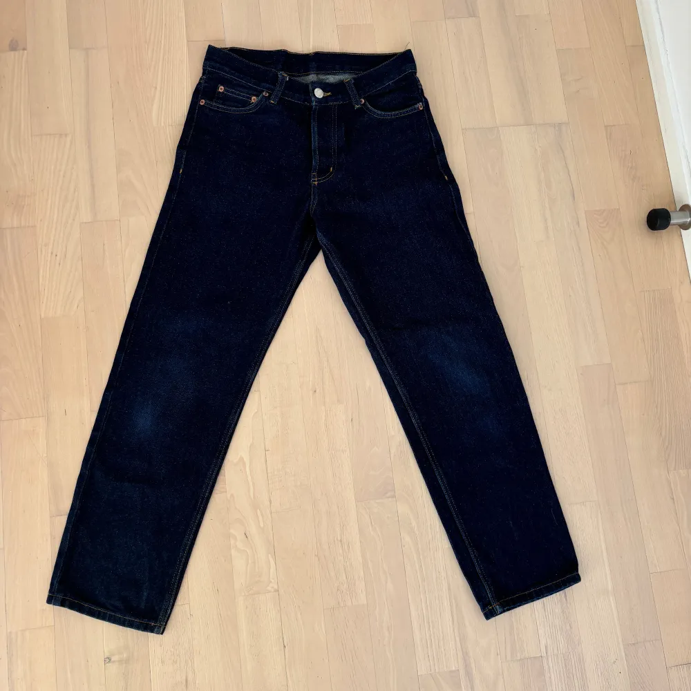 Blåa jeans Loose fit Storlek W27. Jeans & Byxor.