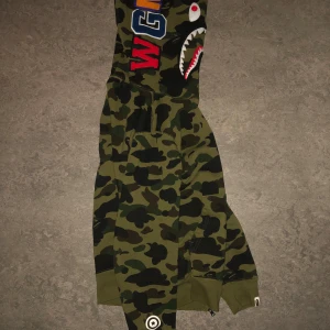 BAPE HOODIE BILLIGT - Helt Ny!, inte en skråma :) Billigt