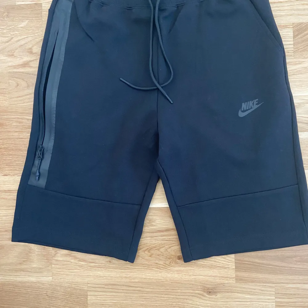 Helt nya  Aldrig använd  Size M. Shorts.