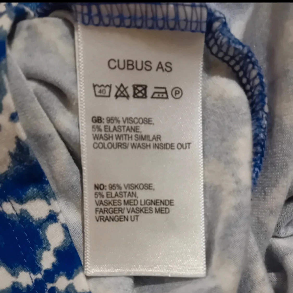 Blå och vit strandklänning - 92