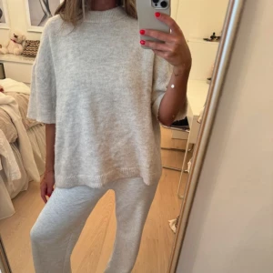 stickad tröja  - jättefin stickad tröja från gina med avklippta ärmar💘💘