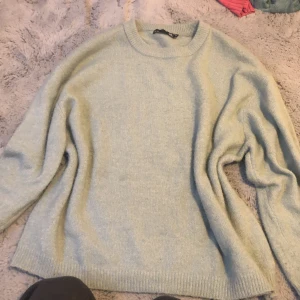 Mint grön stickad tröja - Fin skönt material