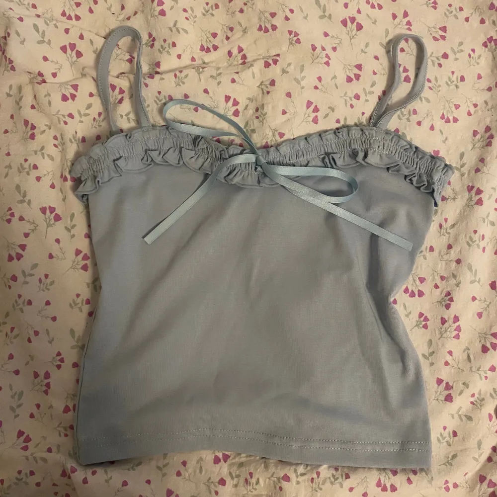 supersöt croptop från peiliee! nyskick 💗 onesize men jag skulle säga att den passar storlek S! bekvämt och stretchigt material. Toppar.