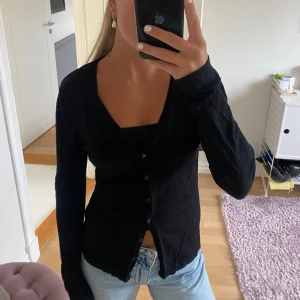 Kofta - Så fin kofta från hm i storlek M, säljer då den inte kommer till användning💗