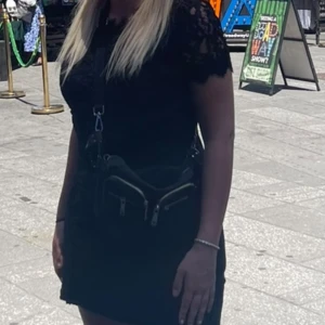 Elegant klänning  - Elegant klänning ifrån zara, inte mycket använd🖤