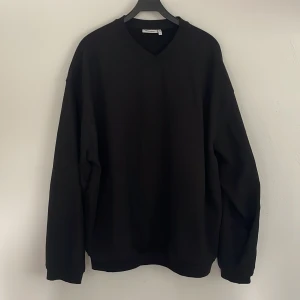 Weekday - Svart oversized weekday tröja Aldrig använd