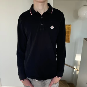 Moncler tröja - Inga defekter, sälsj då den inte kommer till användning, pris kan diskuteras 